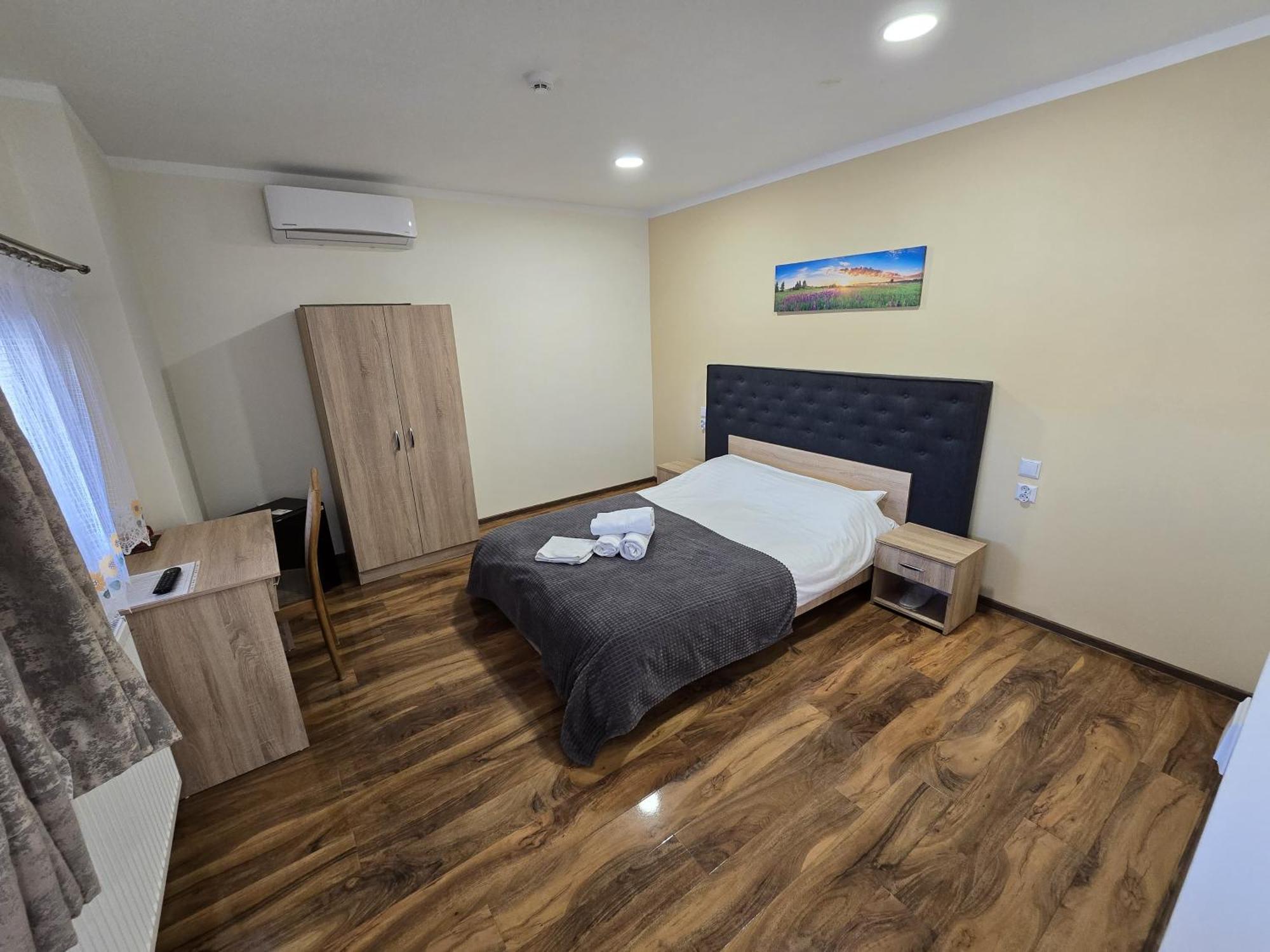 Pensiunea Hanul Huniazilor Hunedoara Exterior foto