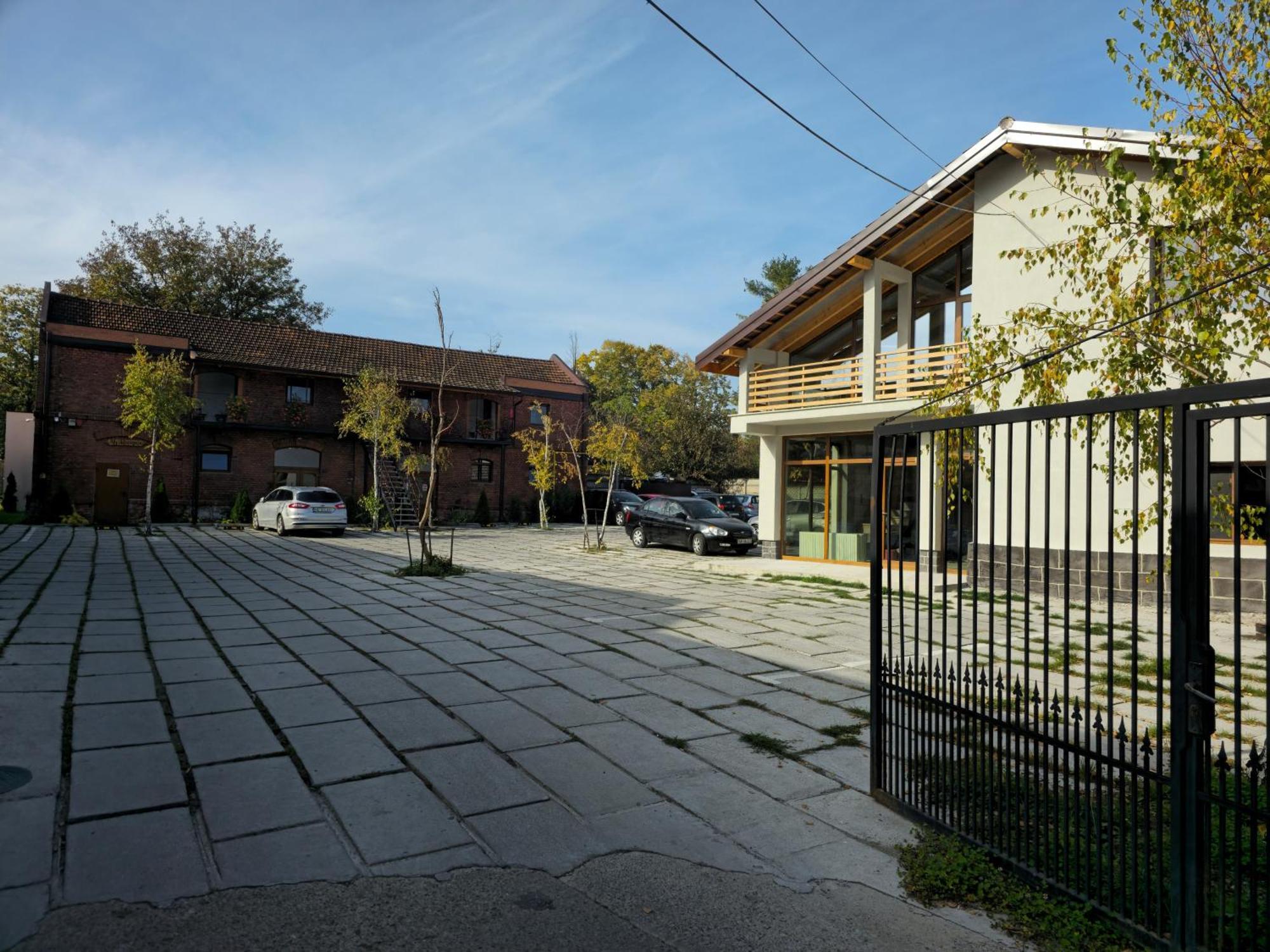 Pensiunea Hanul Huniazilor Hunedoara Exterior foto